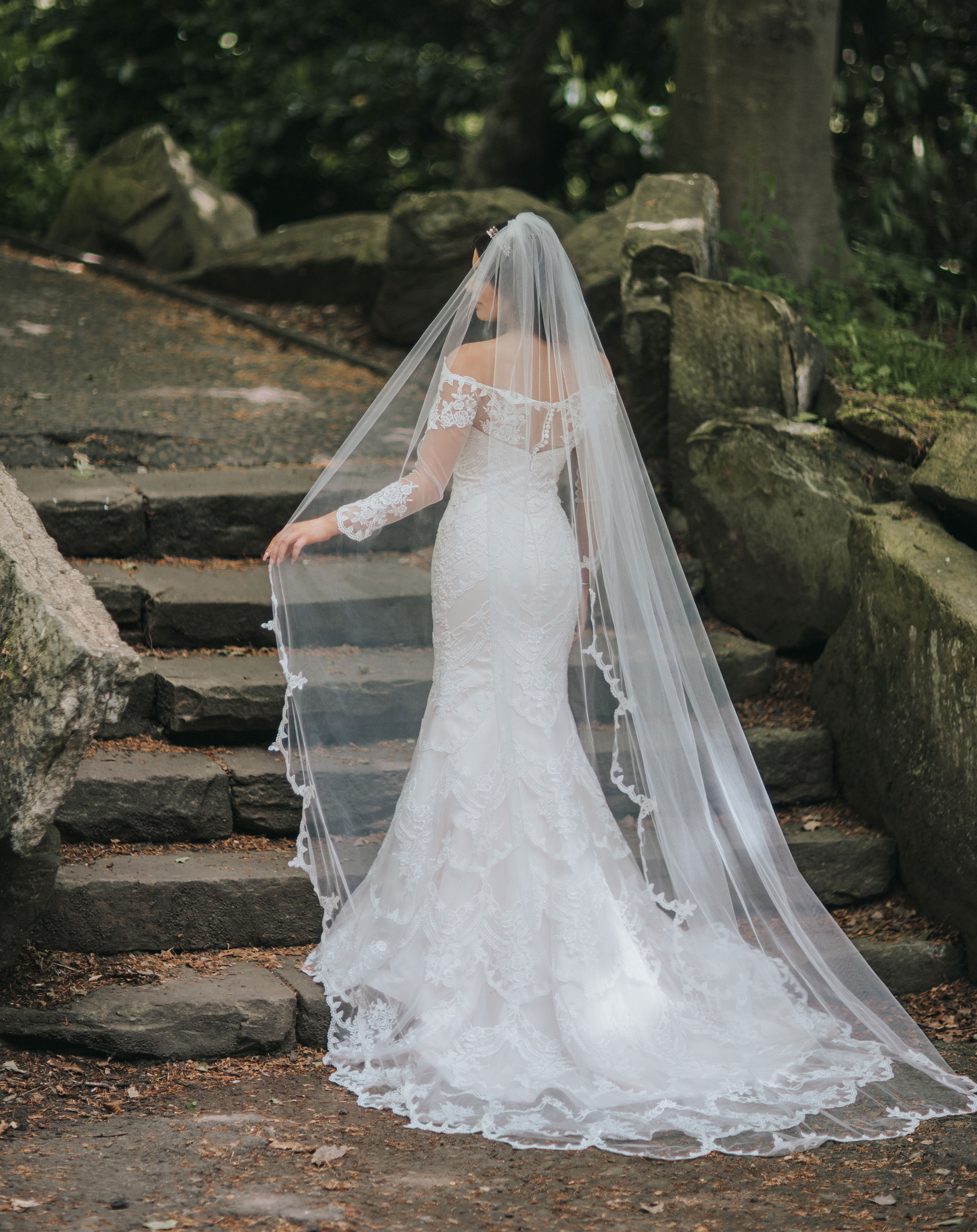 Scalloped Lace Cathedral Veil